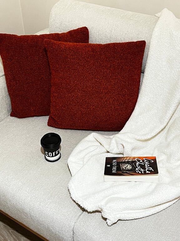 Create the Perfect Cozy Reading Nook at Home: Tips and Ideas